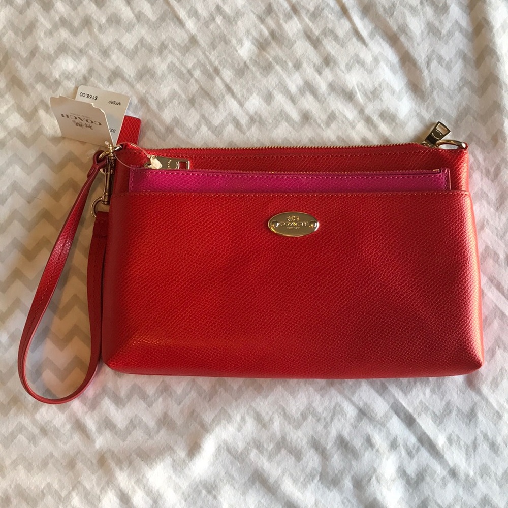 BE MY VALENTINE! ❤️💖 Coach Wristlet with bonus!